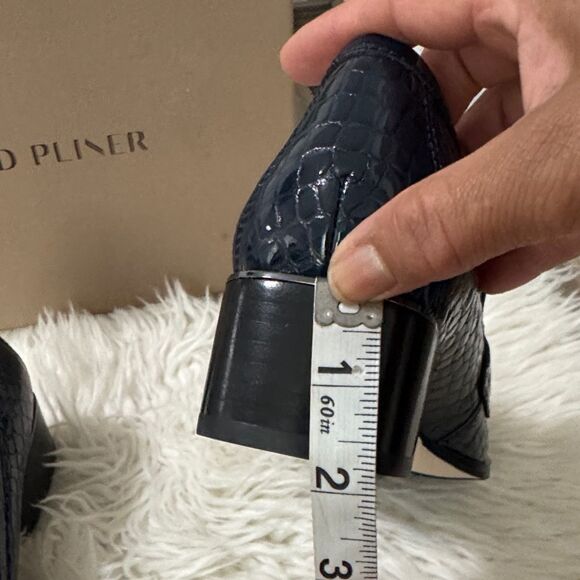 Donald J. Pliner Women’s Croc-Embossed Navy Loafers Size 7.5 NWT - Picture 6 of 10